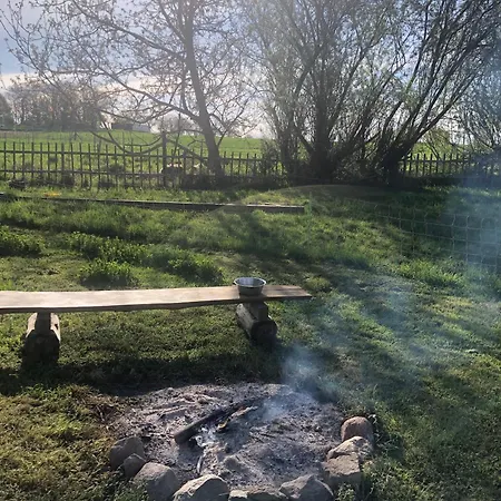 Wilde Möhre Bauwagen Sommerküche Draussen Abenteuer Ferienhaus Carmzow-Wallmow