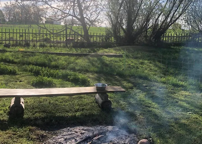 Wilde Möhre Bauwagen Sommerküche Draussen Abenteuer Ferienhaus Carmzow-Wallmow